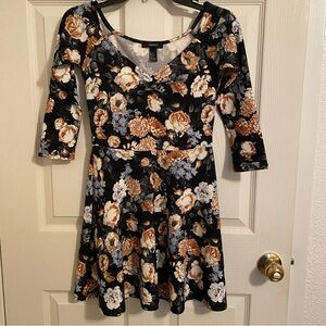 Forever 21 Black Floral V-Neck Dress with Cream & Rust Blooms. Size S.